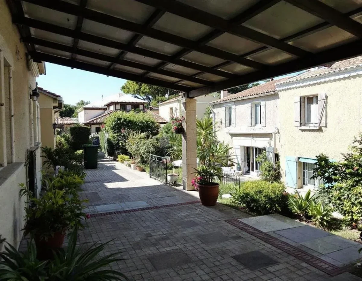 Fréjus : Quartiers à Risque et Alternatives Sécurisées pour un Investissement Immobilier Serein